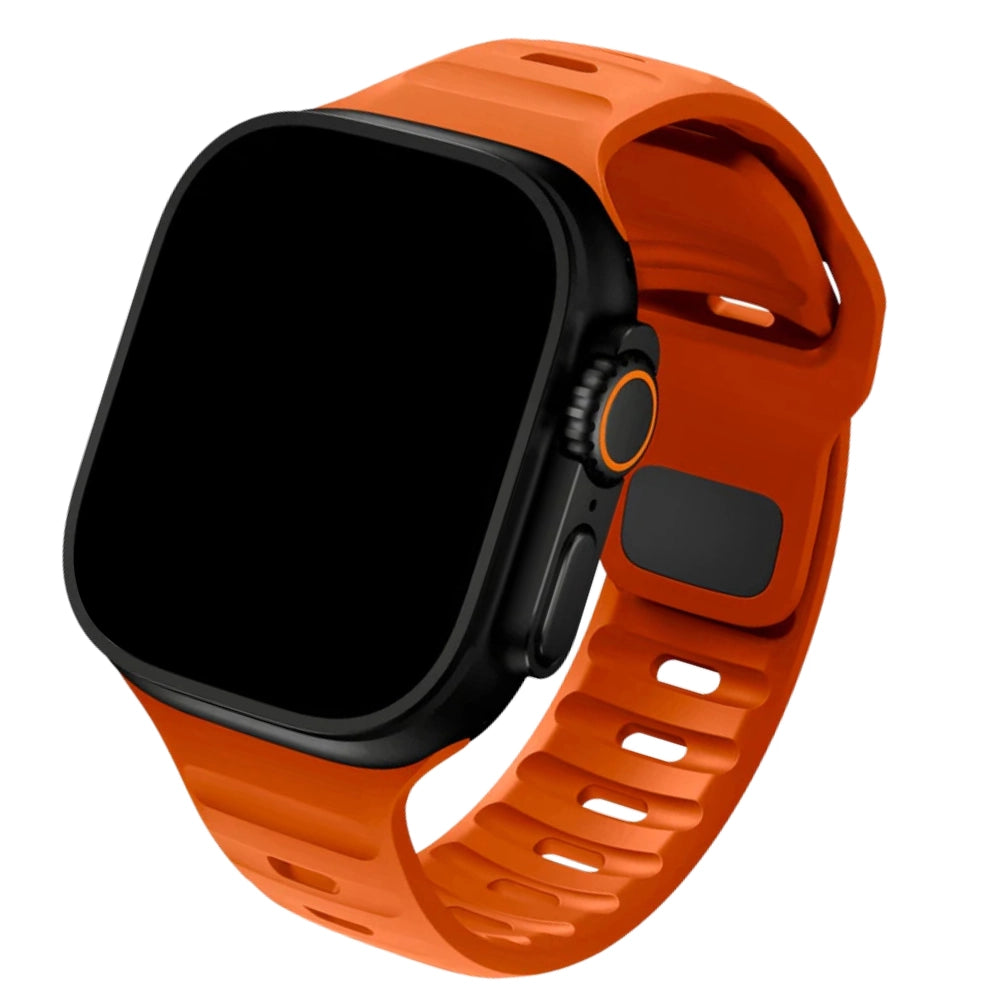 Cinturino Motion Orange per Apple Watch in colorazione arancione montato su cassa nera Ultra 49mm