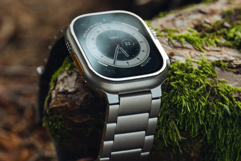 Cinturino in titanio compatibile con Apple Watch Ultra: elegante, resistente e perfetto per ogni occasione.
