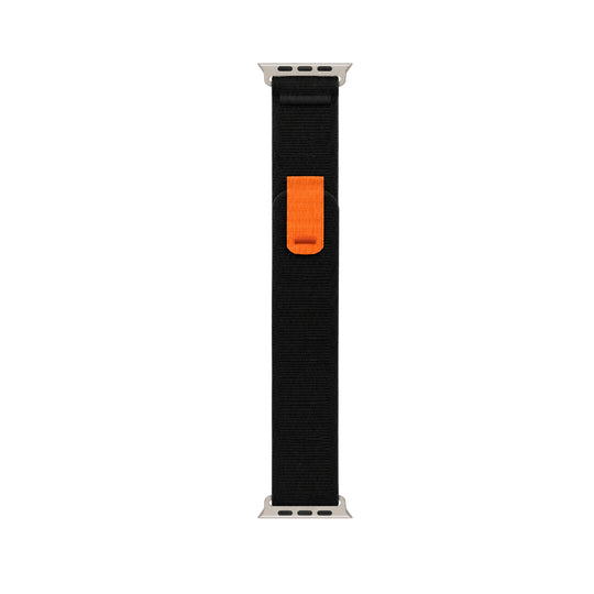 dettaglio cinturino in nylon sportivo nero pieno con linguetta arancione compatibile con apple watch ultra
